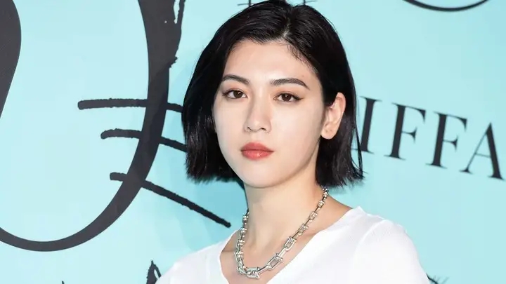 三浦春馬の元カノ・三吉彩花が謎のメッセージを更新して話題に